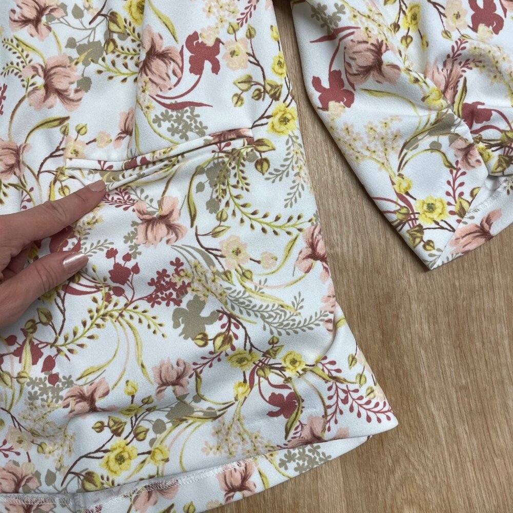 CATO EST 1946 BLAZER PASTEL FLORAL COLORFUL ARTSY SIZE 26/28W STRETCH OPEN FRONT - Picture 4 of 11